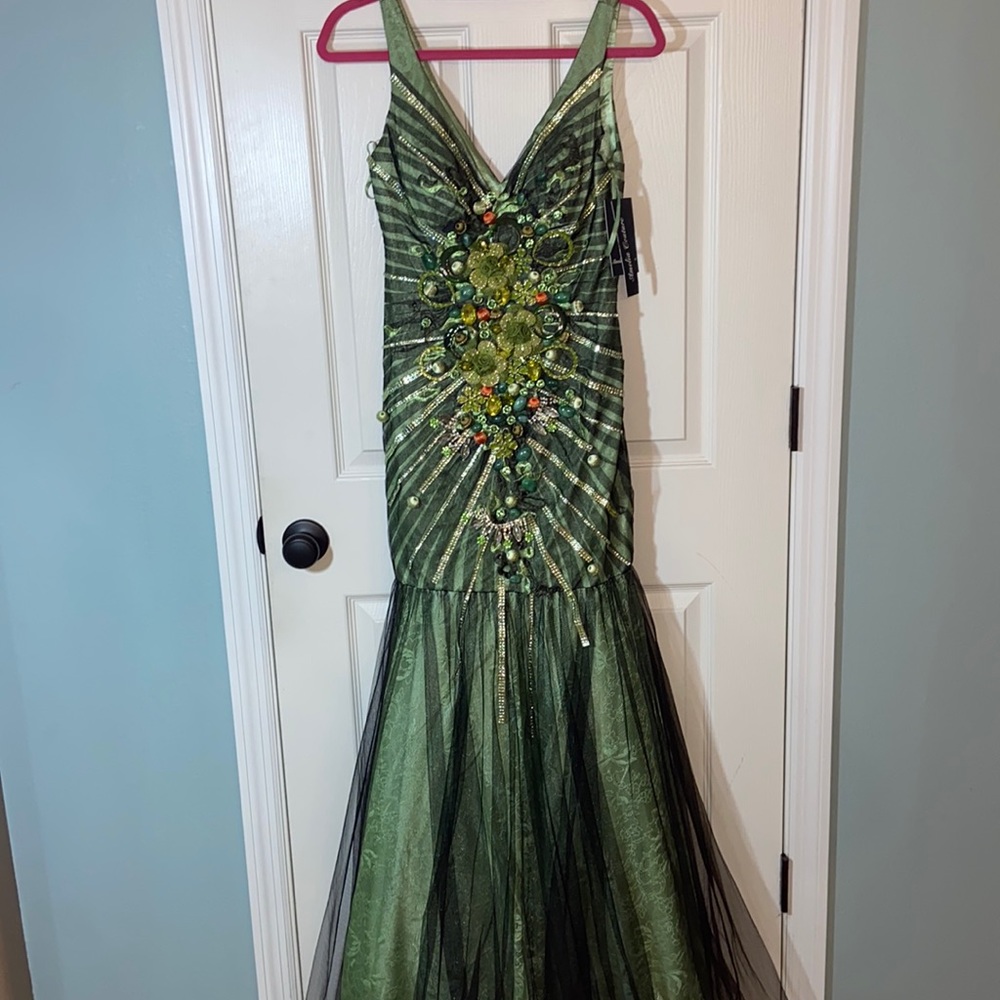 RARE  Nwt Amelia Couture Crystal floral Embellished Mermaid Evening Gown